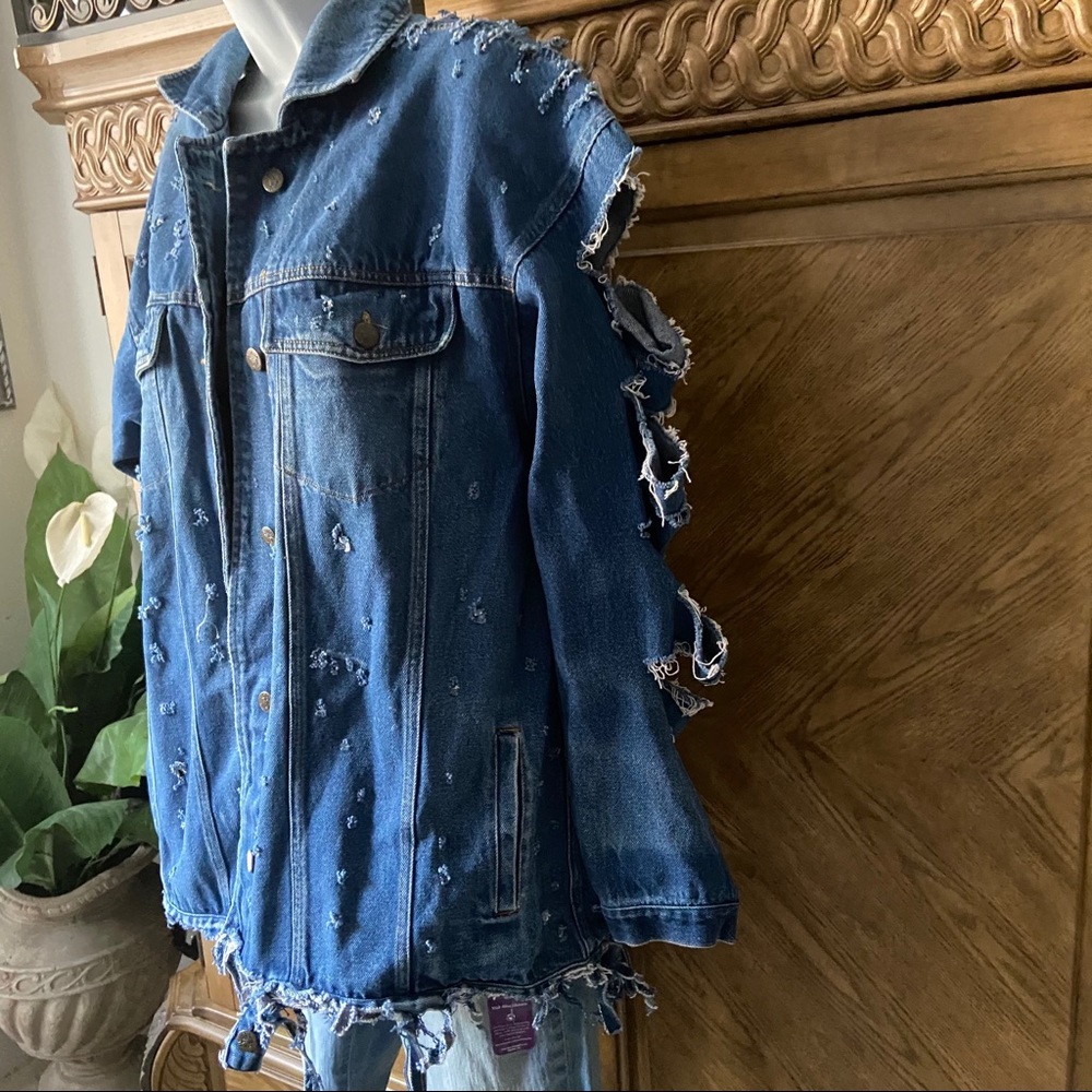 Hunters Run Blue Denim Rip Distress Jean Jacket - Picture 2 of 5